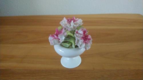 Aristocrat Bone China England miniatuur vaas met bloemen