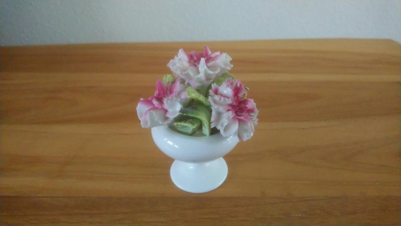 Aristocrat Bone China England miniatuur vaas met bloemen