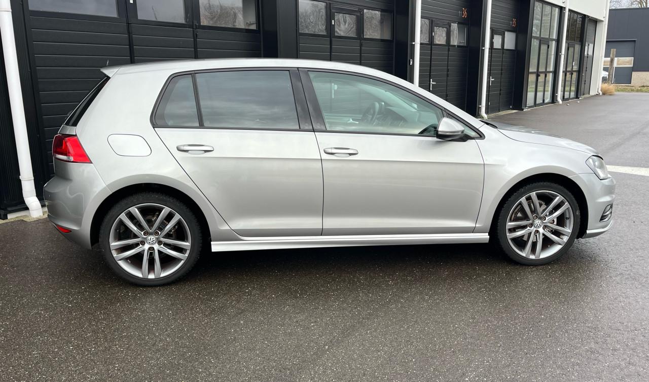 VW Golf7 1.2 tsi R-line pakket 18inch PDC APK 09/26