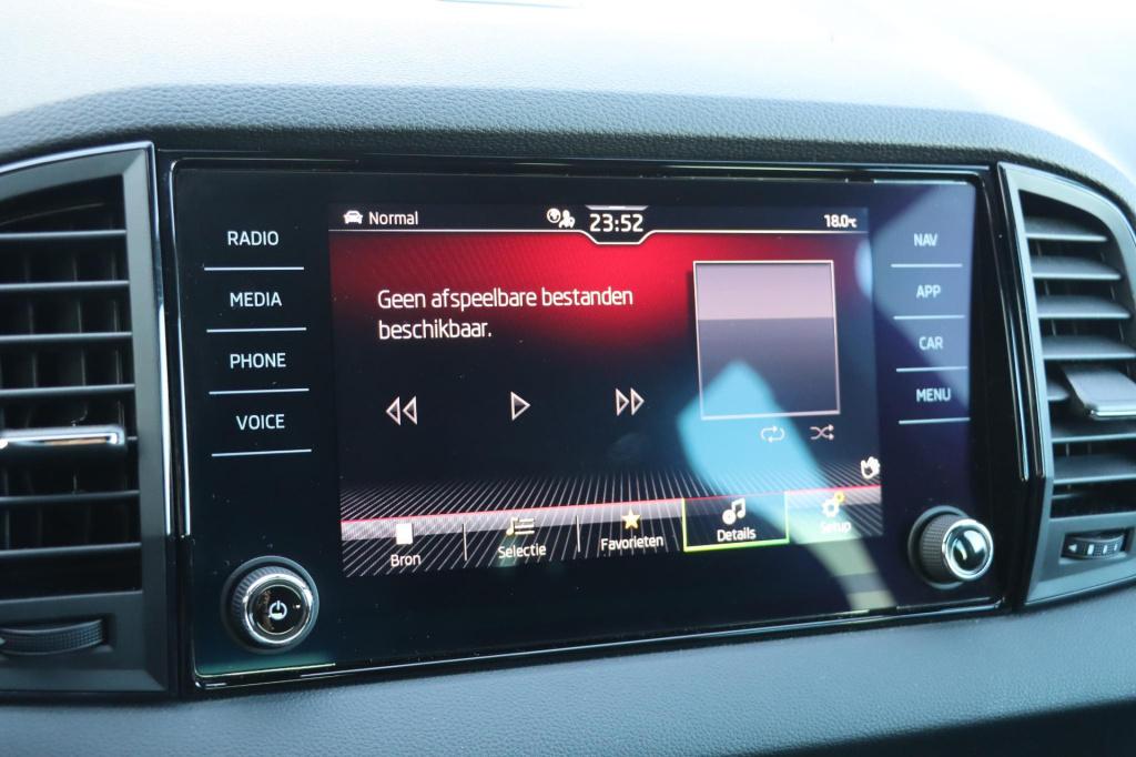 Skoda Karoq 1.5 tsi 150pk dsg7 sportline business trekhaak | camera | carpl