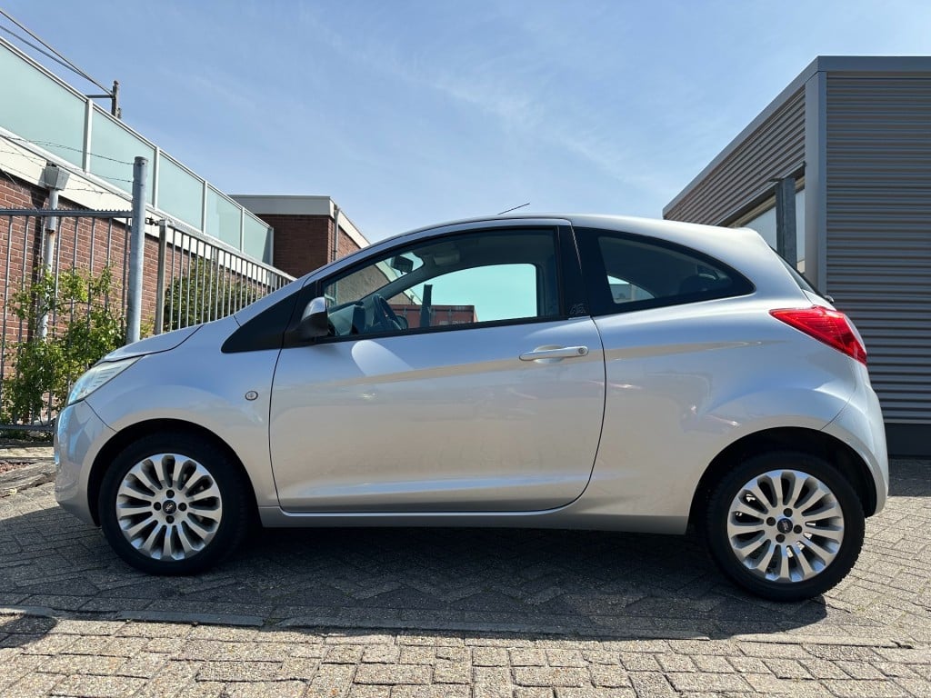 Ford KA 1.2 titanium airco lm velgen lage km stand org. nl