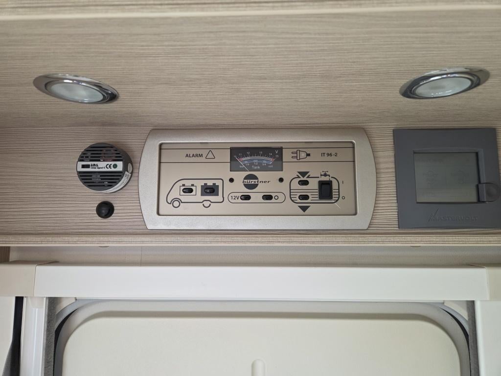 Burstner Onbekend but660 luifel | keuken | omvormer | toilet en douche | ru