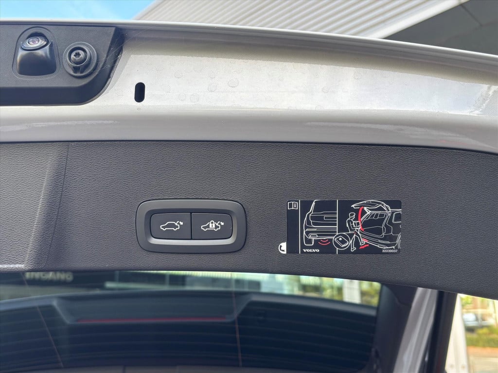 Volvo XC40 1.5 t5 recharge r-design|bliss|panoramadak|memorystoelen|stuur-s