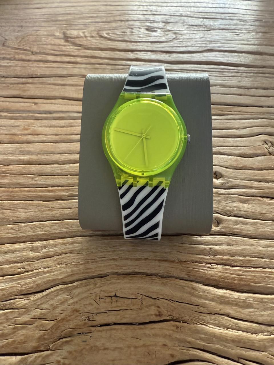 Swatch horloge Gent Yellow Zeb GJ131
