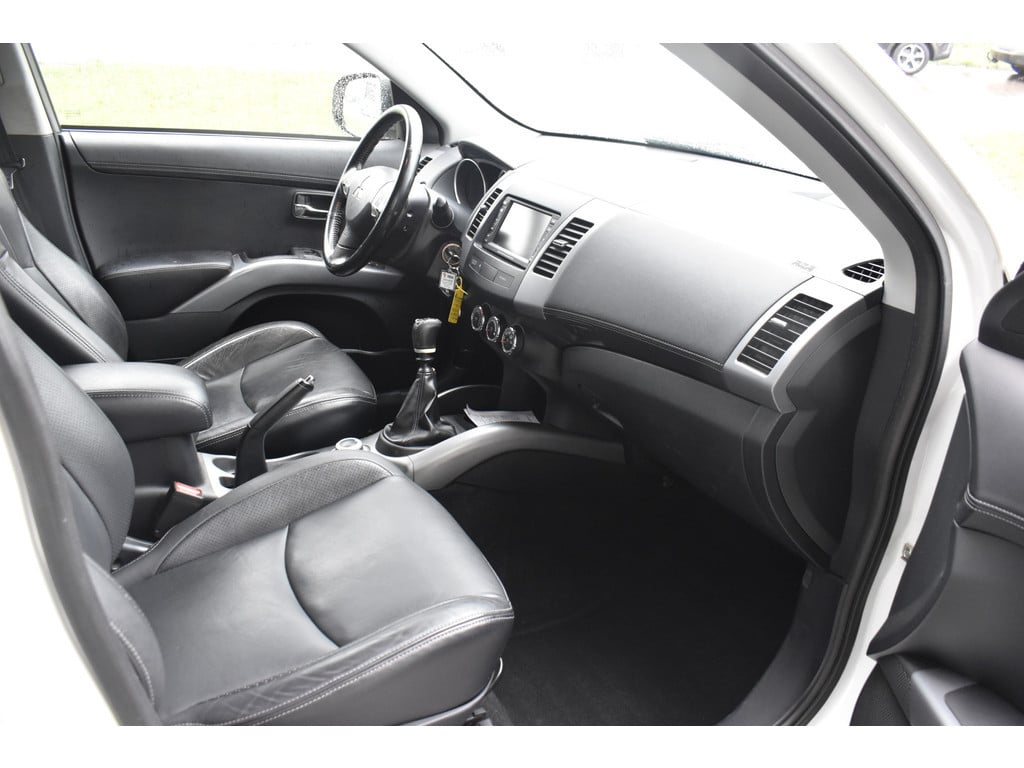 Mitsubishi Outlander outlander 2.2 di 4wd geel kenteken leder, navi, camera