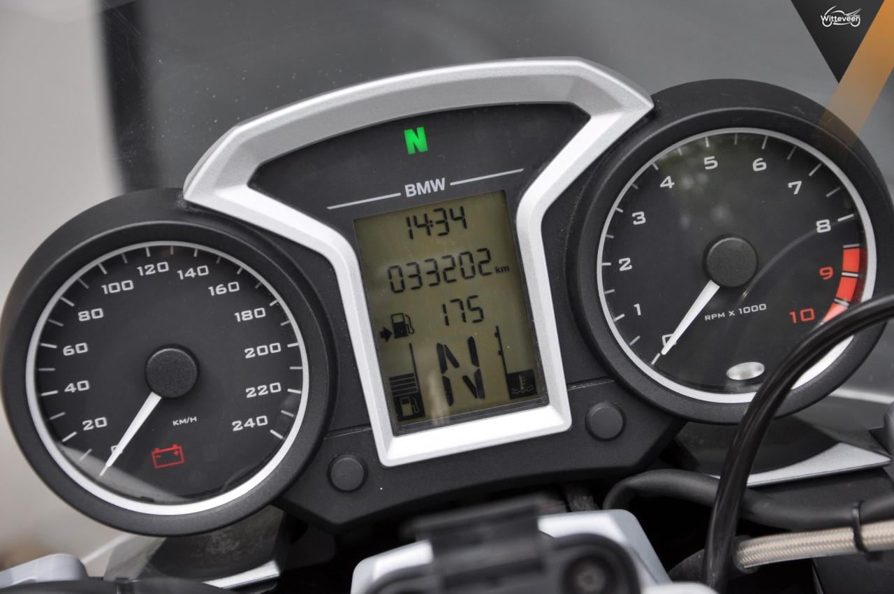 BMW R1200R 2012 met 33200 kilometers!