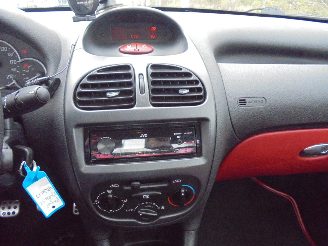 206 Cabriolet vol leer nette auto  met N.A.P en Apk € 1795