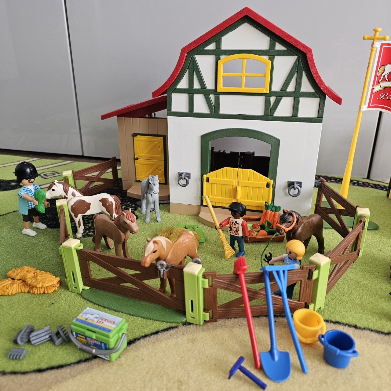 Playmobil pony manege springwedstrijd huifkar en meer