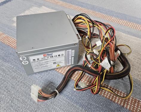 Voeding voor oudere computer, gratis.