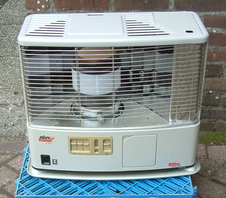 Petroleum kachel zo goed als nieuw -Zibro Kamin R140-R  95 euro