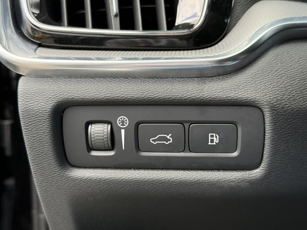Volvo V60 t6 340pk recharge r-design| adap.cruise| trekhaak| camera| h&k s