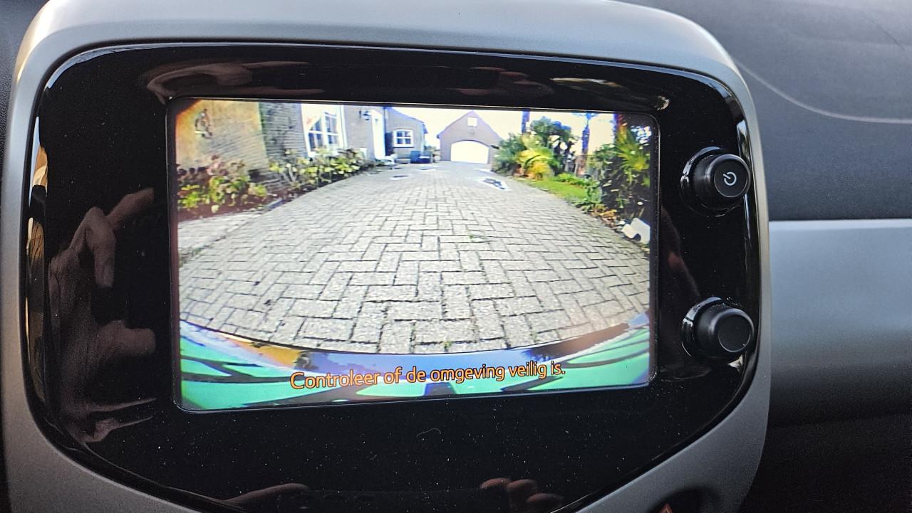 Zuinige TOYOTA AYGO X-PLAY / 1 Eig / NL AUTO / NAP / DEALER OND / 71.789 km