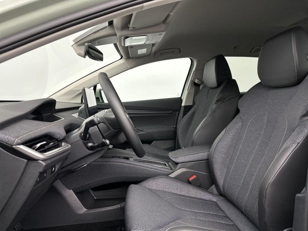 Skoda Elroq business edition tour elektromotor 150 kw / 204 pk