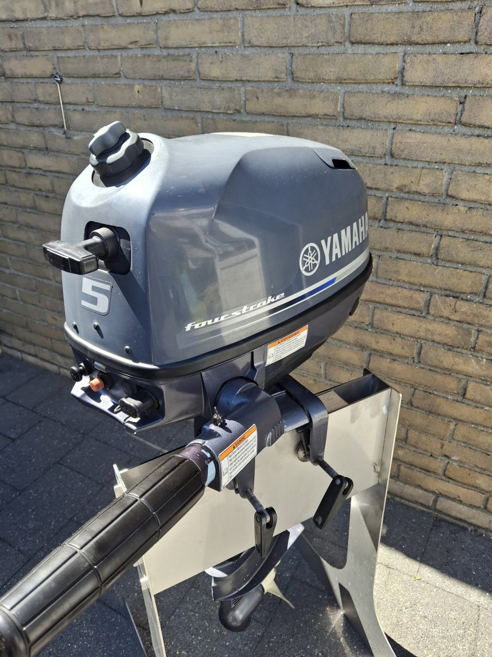 Splinternieuwe rubberboot in doos met yamaha 5pk 4 takt
