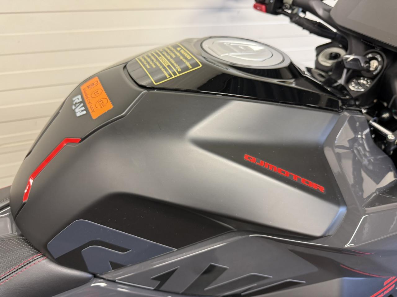 QJMotor SRK 921 | 127 pk | Naked | Op voorraad