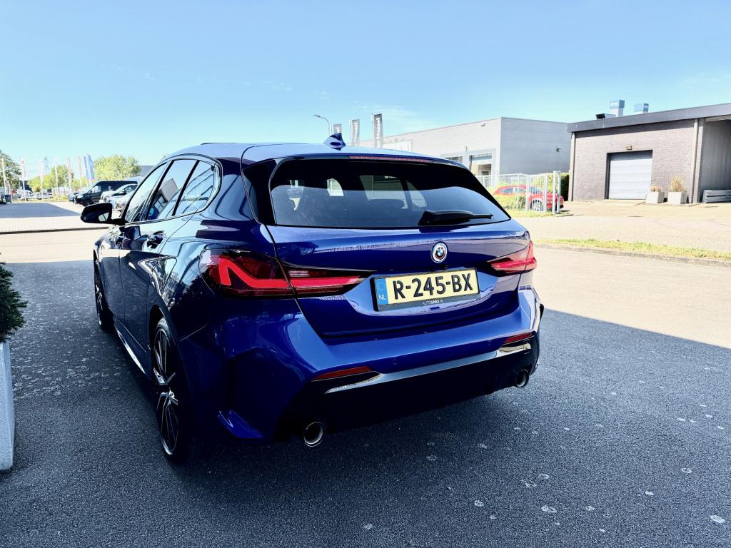 BMW 1 Serie 120i executive m-line leder panodak