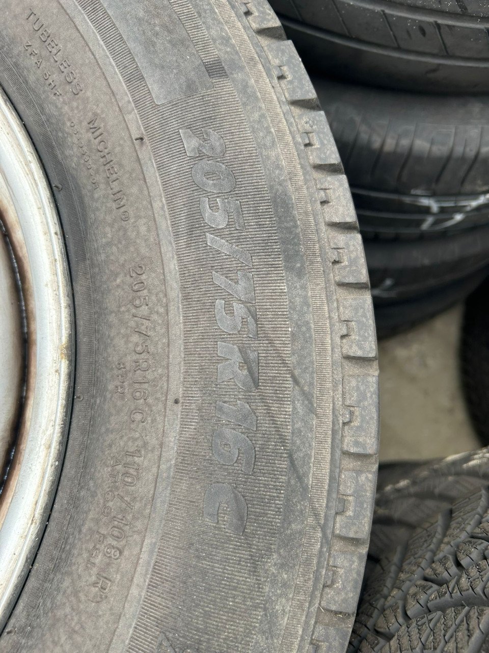 MW FR STALEN VELGEN MET MICHELIN AGILIS BUSBANDEN