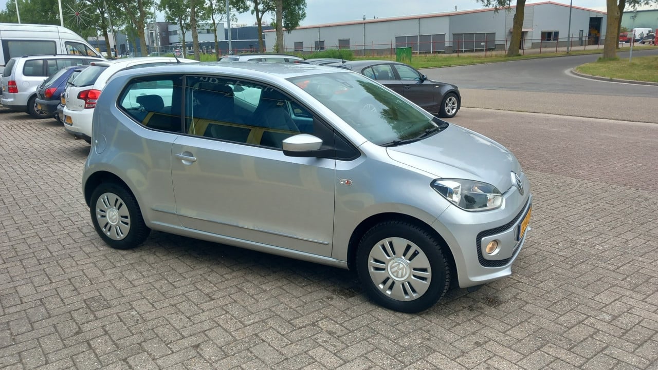 Volkswagen 1.0 Move Up!  3drs bj:2012 airco-navigatie i.z.g.st