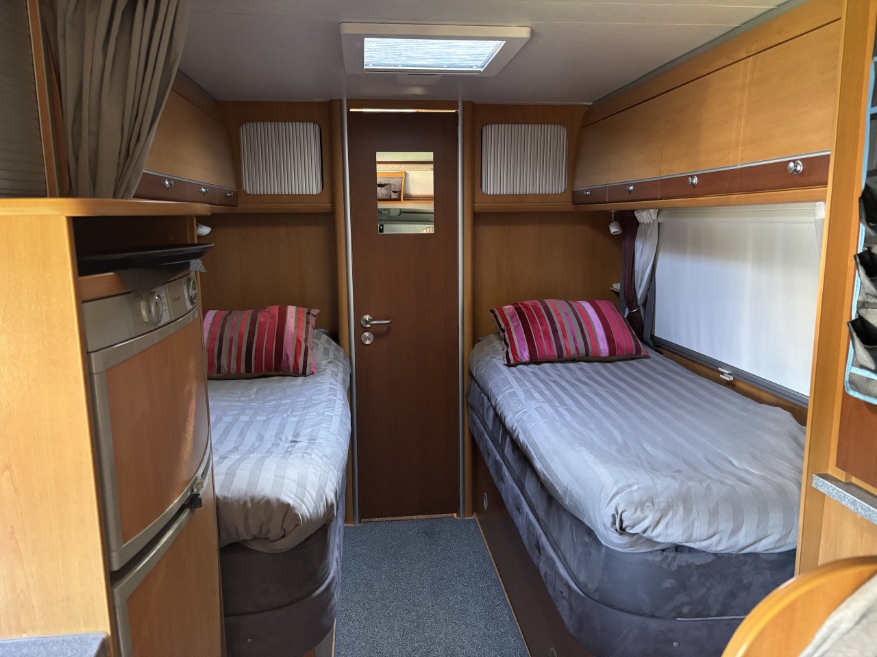 Camper Dethleffs Esprit RT 7014 enkele bedden