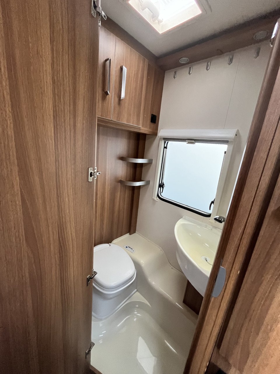 Dethleffs 410TK Caravan | stapelbed  | voortent + zakluifeltent
