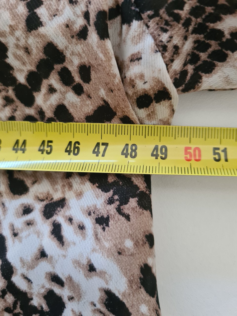 Beige, ecru ,zwart slangenprint blouse Maat M