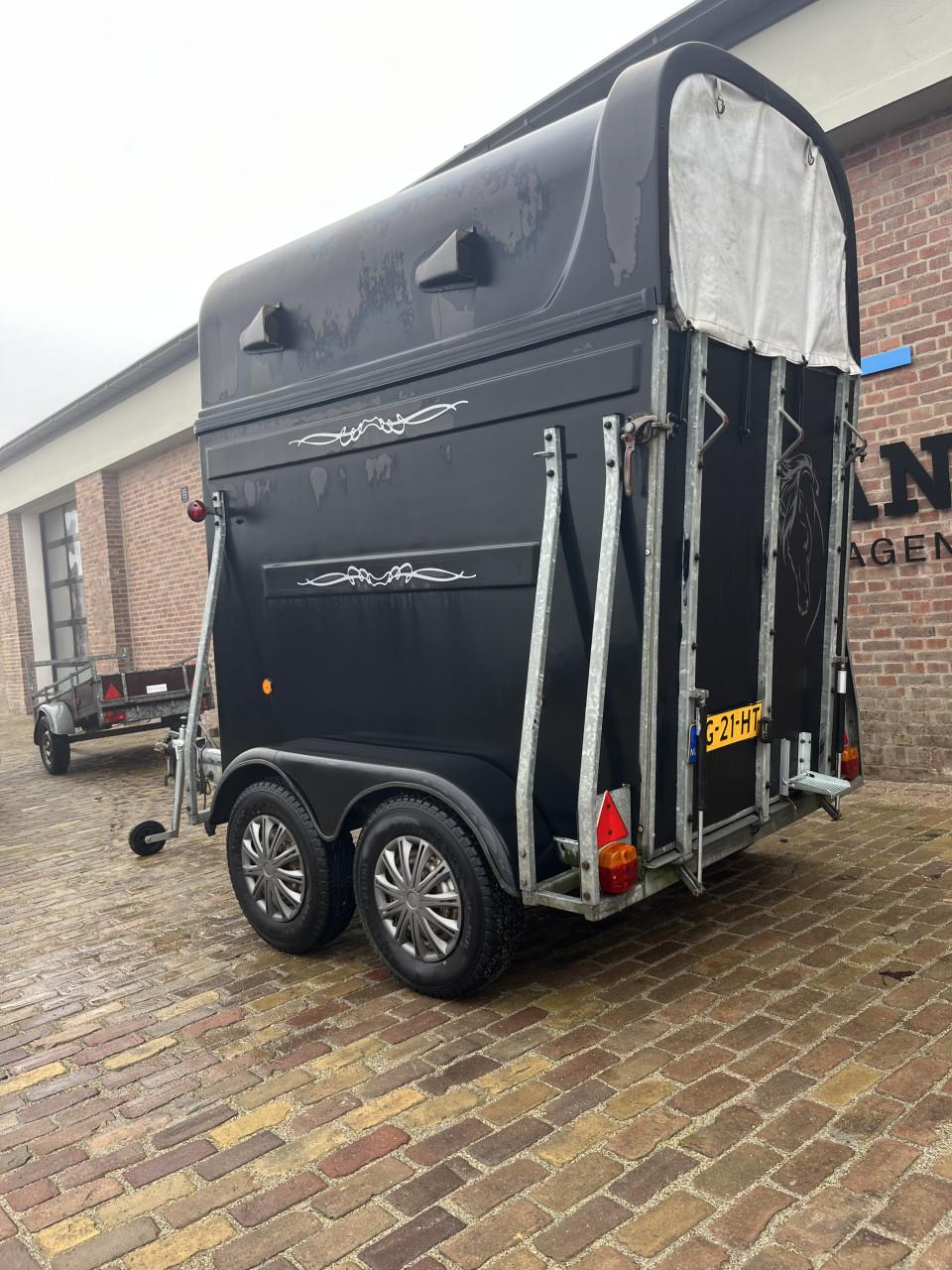 Vijfsterren 1300 paardentrailer 1,5 paards opknapper