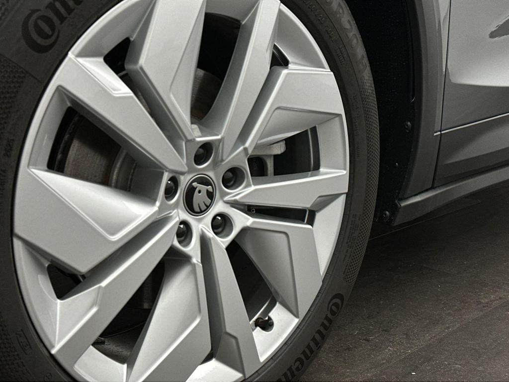 Skoda Elroq business edition elektromotor 150 kw / 204 pk suv