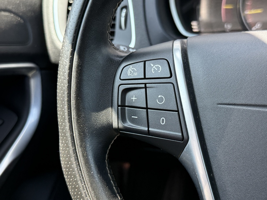 Volvo V40 t3 153pk aut6 polar+ sport| panodak| camera| h&k sound| trekhaak