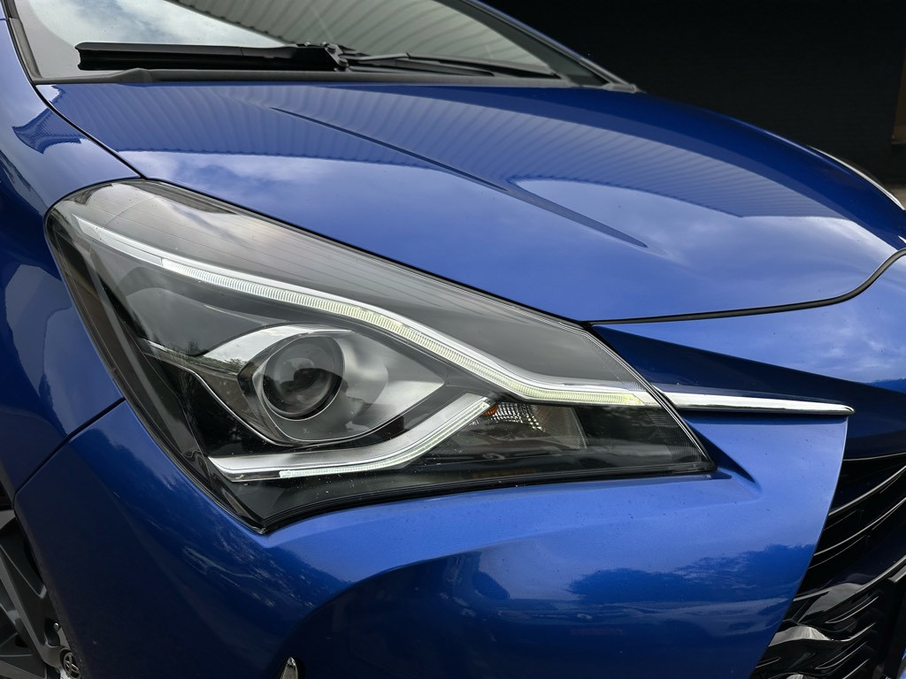 Toyota Yaris 1.5 hybride // premium uitvoering //