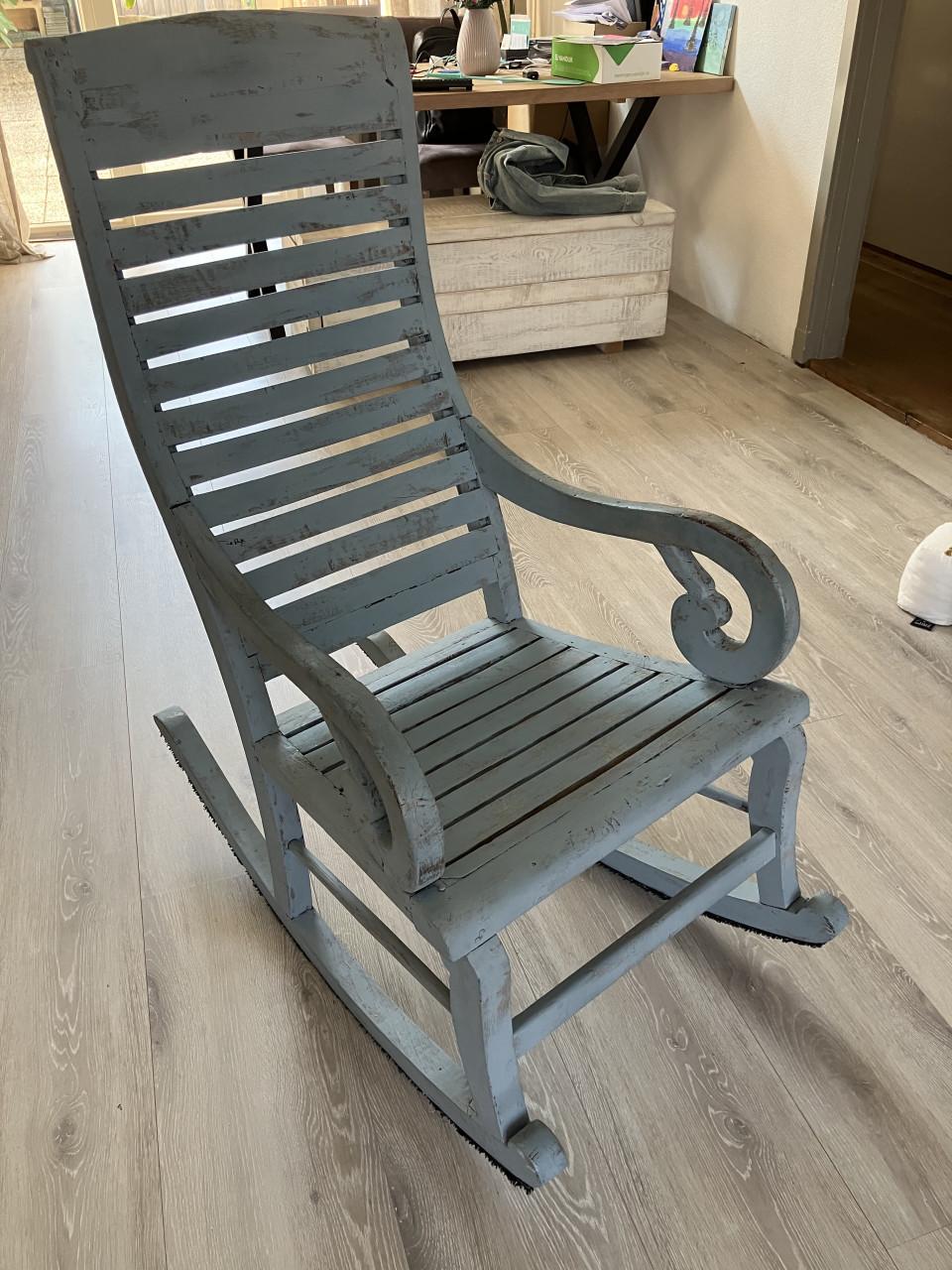 Brocante schommelstoel hout