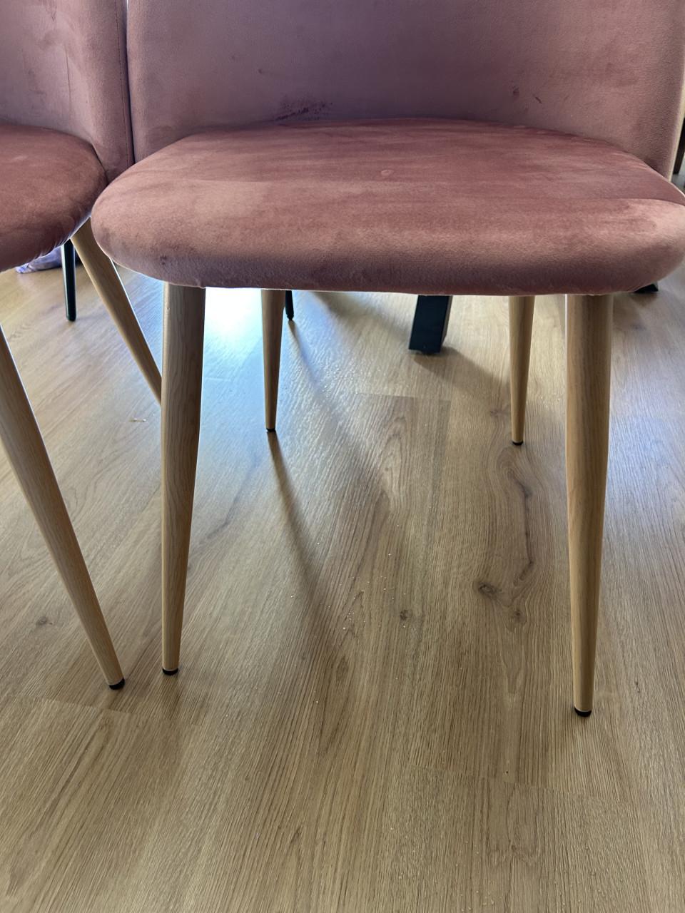 Roze stoelen