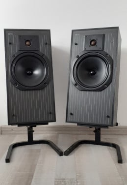 KEF C series- C30 met stands