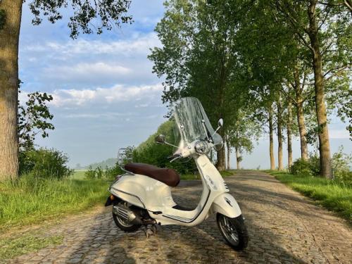 Mooie Vespa Primavera 45km Scooter