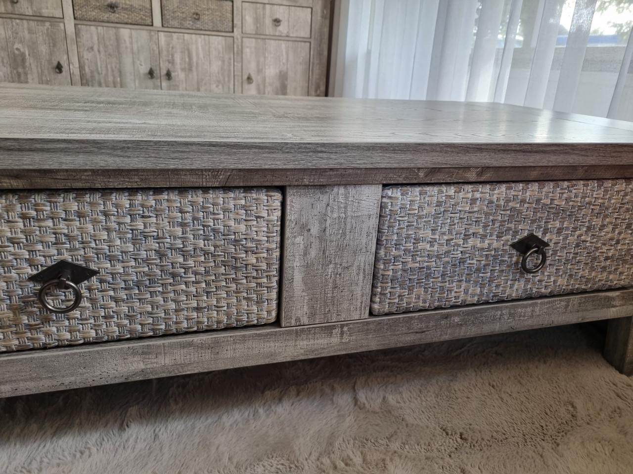 Mooie robuuste salontafel A-meubel