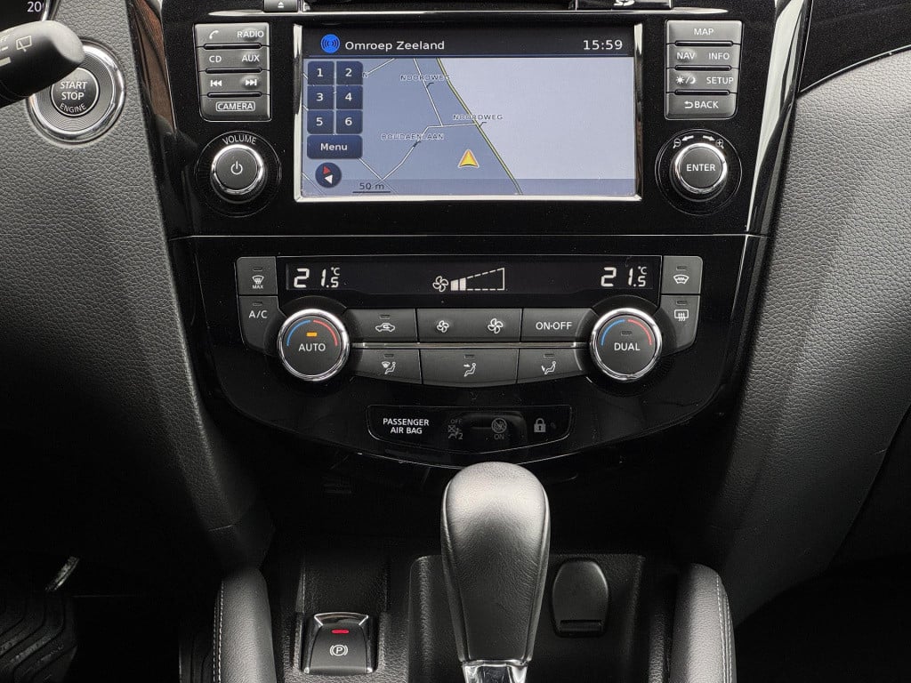 Nissan Qashqai 1.2 tekna automaat + lage km-stand! | panoramadak | navigati