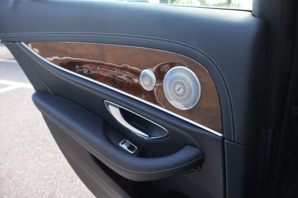 Mercedes-Benz E-Klasse 200 exclusive l airmatic luchtvering l panoramadak l