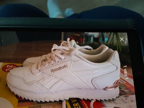 Als nieuw dames sportschoenen