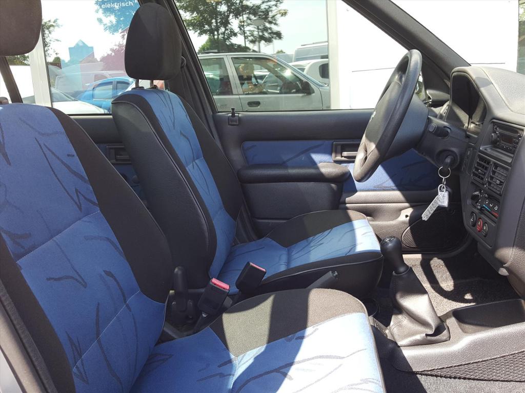 Peugeot 106 1.1 xr 5dr xt | schuifdak | toerenteller |