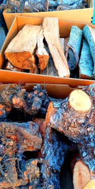 Gedroogd hard haardhout in dozen