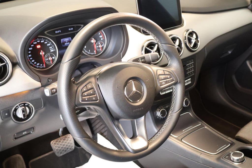 Mercedes-Benz B-Klasse 180 ambition nl auto,camera, wegdraaibare trekhaak, 