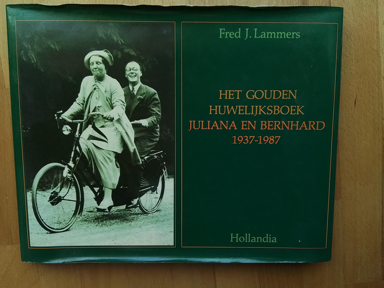 Het gouden huwelijksboek Juliana en Bernhard