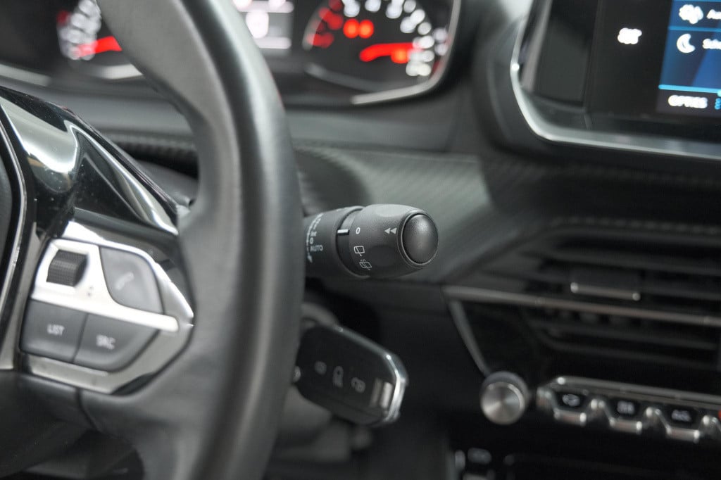 Peugeot 2008 puretech 130 eat8 allure | parkeersensoren | navigatie | apple