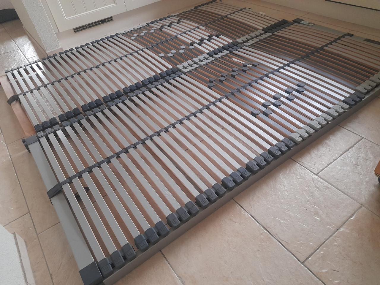 2 x lattenbodem 90 x 210 ( in goede nette staat )