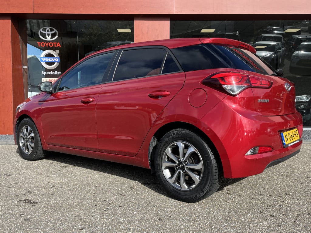Hyundai I 20 1.2 hp i-motion premium | stuur/stoelverw. | radio | airco