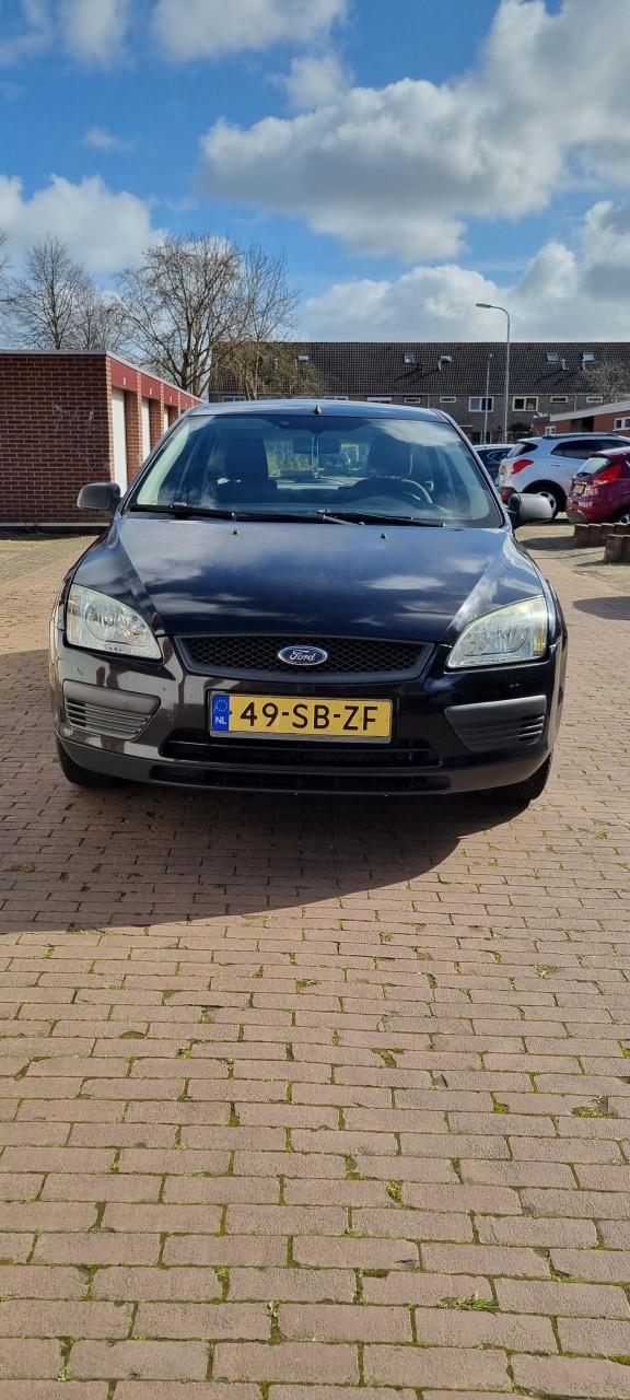 Ford focus 1.4 59KW 5D 2005 zwart