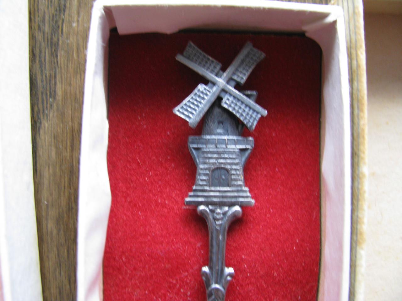 Briefopener en suikerschep.