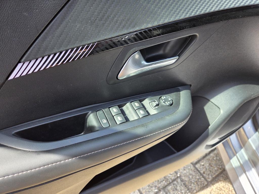 Peugeot 208 hybrid e-dcs6 allure | parkeersensoren v+a | carplay | automaat