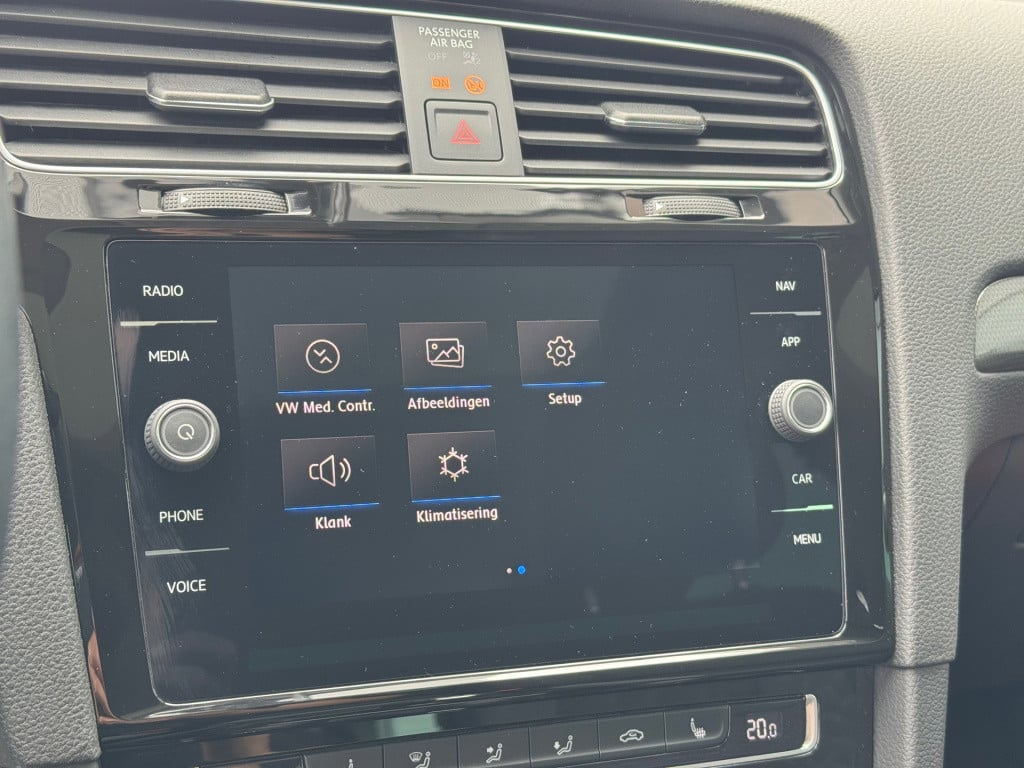 Volkswagen Golf 1.0 tsi highline * panoramadak * stoelverwarming * clima
