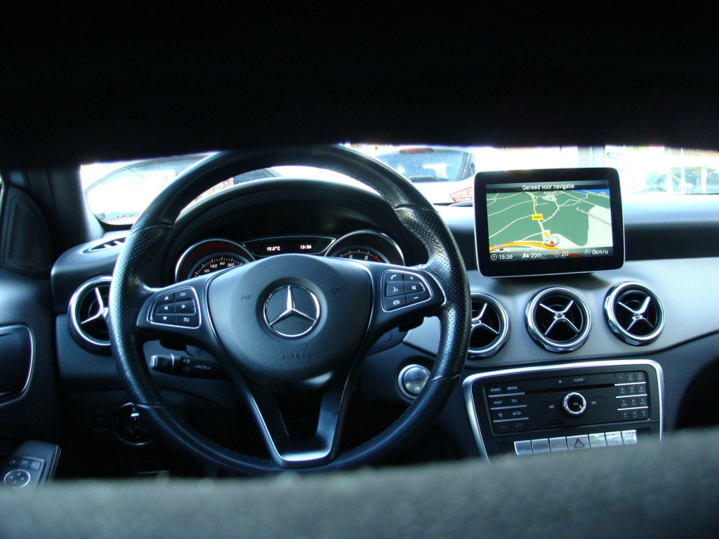 Mercedes-Benz Gla-klasse 180 premium urban