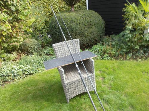 Tweedelige carbon strandhengel in goede staat